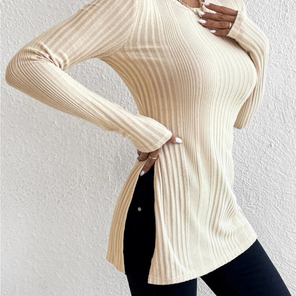 Split hem top - Picture 3 of 3